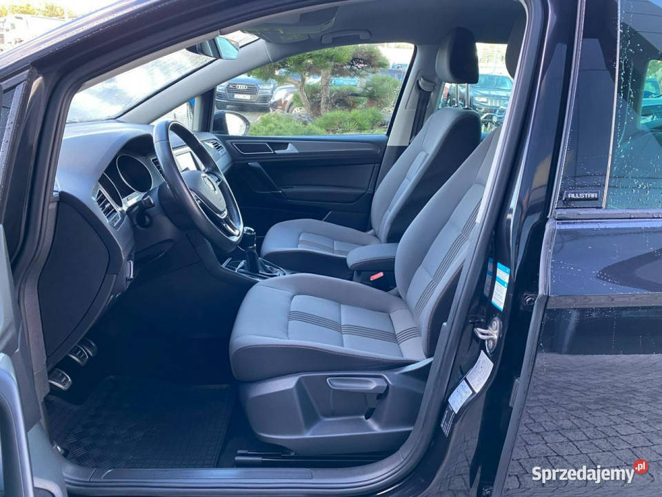 Volkswagen Touran niski przebieg podgrz fot navi Samochody osobowe