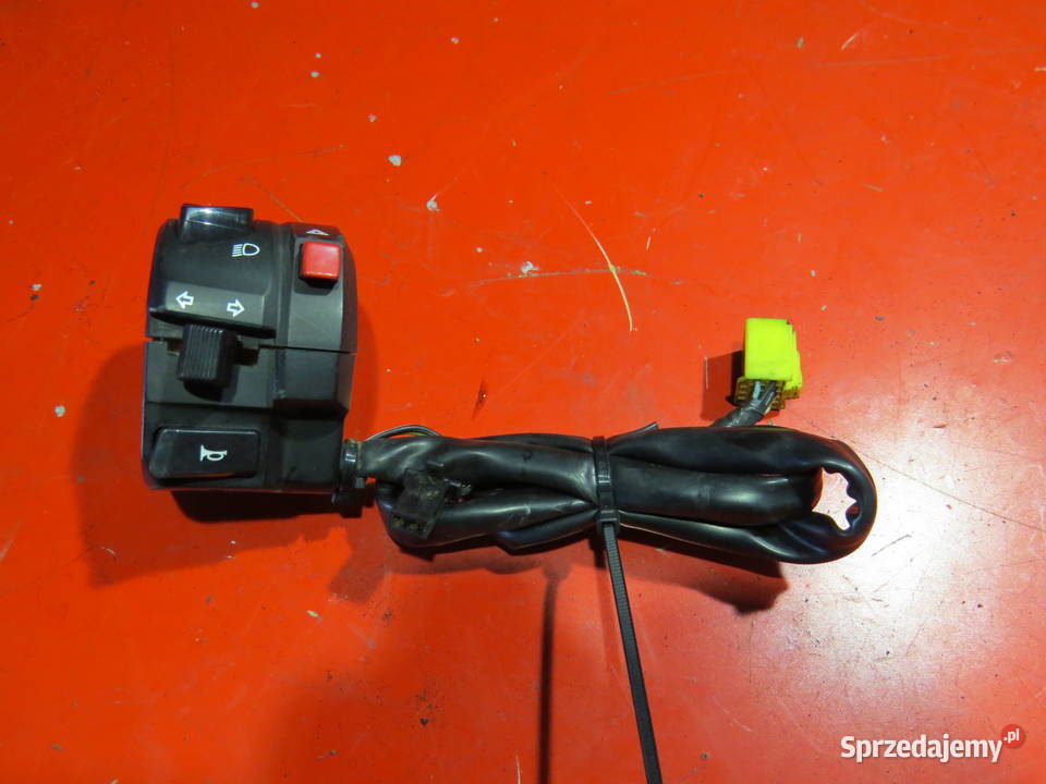 SUZUKI GSR 600 GSR600 K10 przełacznik manetka Przełączniki