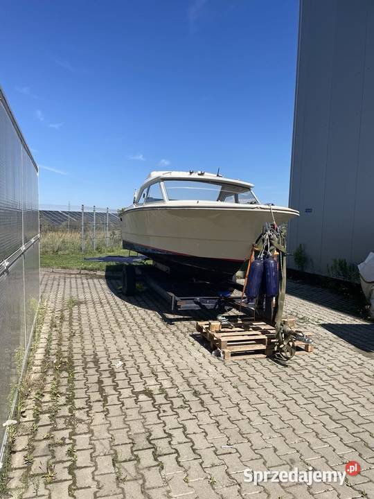 Motorówka FJORD 21 HT z silnikiem V8