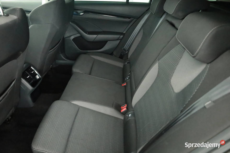 Skoda Octavia 15 TSI asystent pasa ruchu mazowieckie Piaseczno