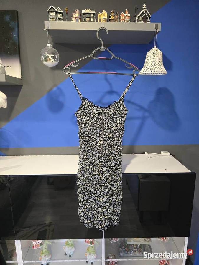 Sukienka HM podkreślająca sylwetkę UNI SM Spódnice i sukienki Spódnice i sukienki Bytom