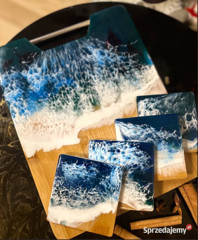 deska do serwowania przekąsek zdobiona żywicą