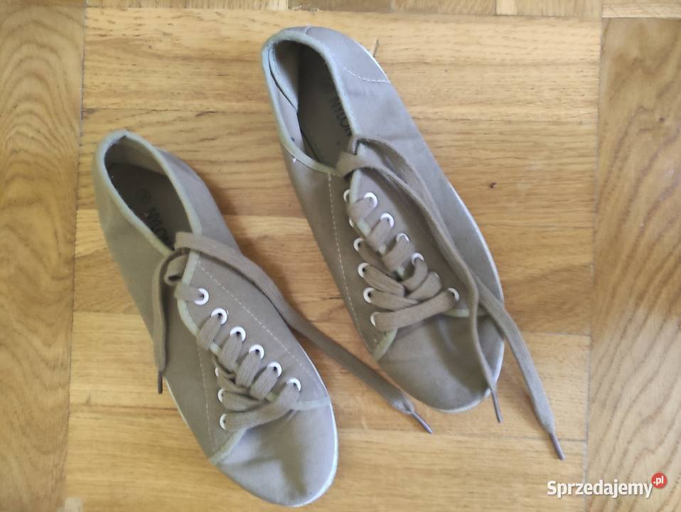 Sprzedam trampki w kolorze beżowym Przasnysz sprzedam