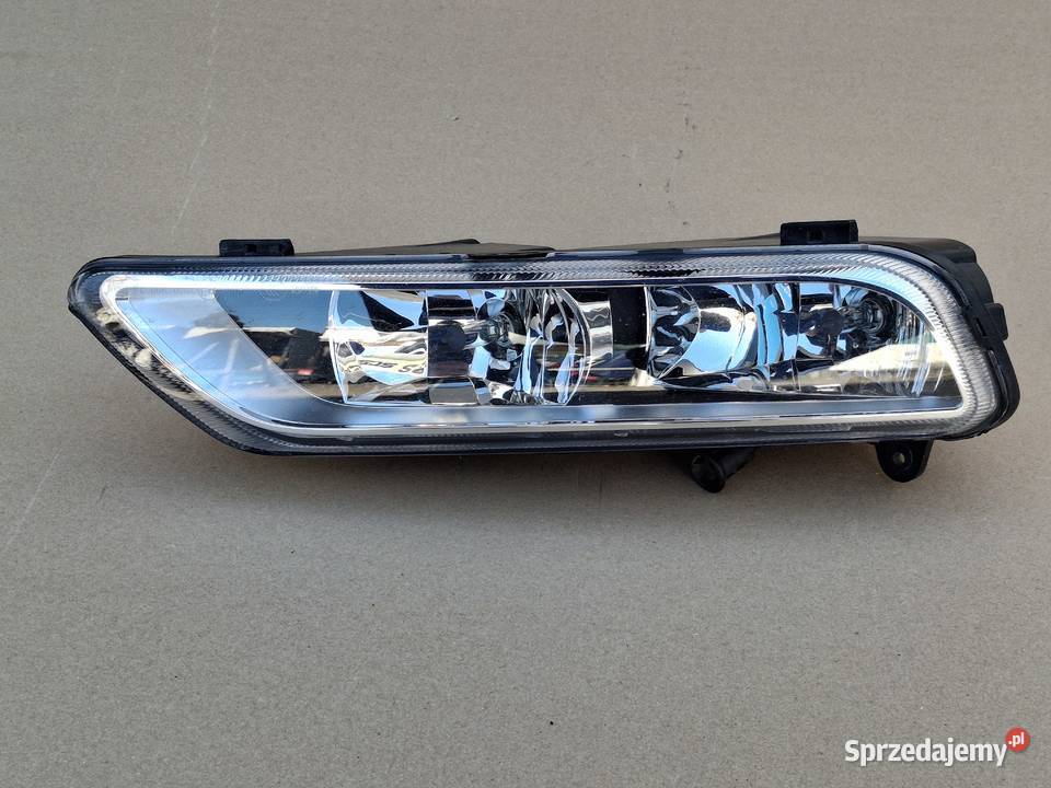 VW PASSAT B7 HALOGEN LEWY LAMPA PRZECIWMGIELNA Bieleń