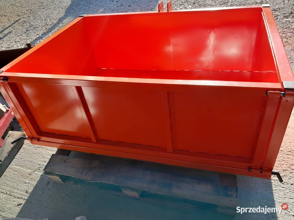 Nowe skrzynie transportowe na tylny tuz ciągnika nieuszkodzony