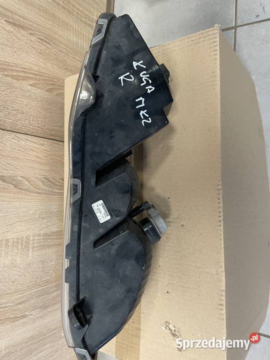 Ford Kuga mk2 halogen przód R prawy Kozubszczyzna