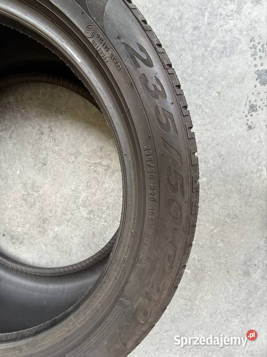 Komplet opon zimowych Pirelli 23550R20