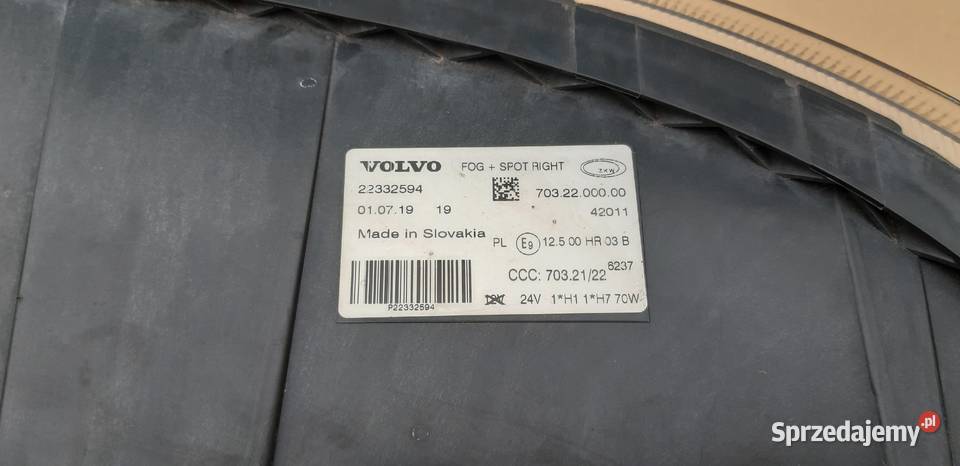 VOLVO FH4 FM HALOGEN PRAWY LAMPA PRZECIWMGIELNA Bieleń