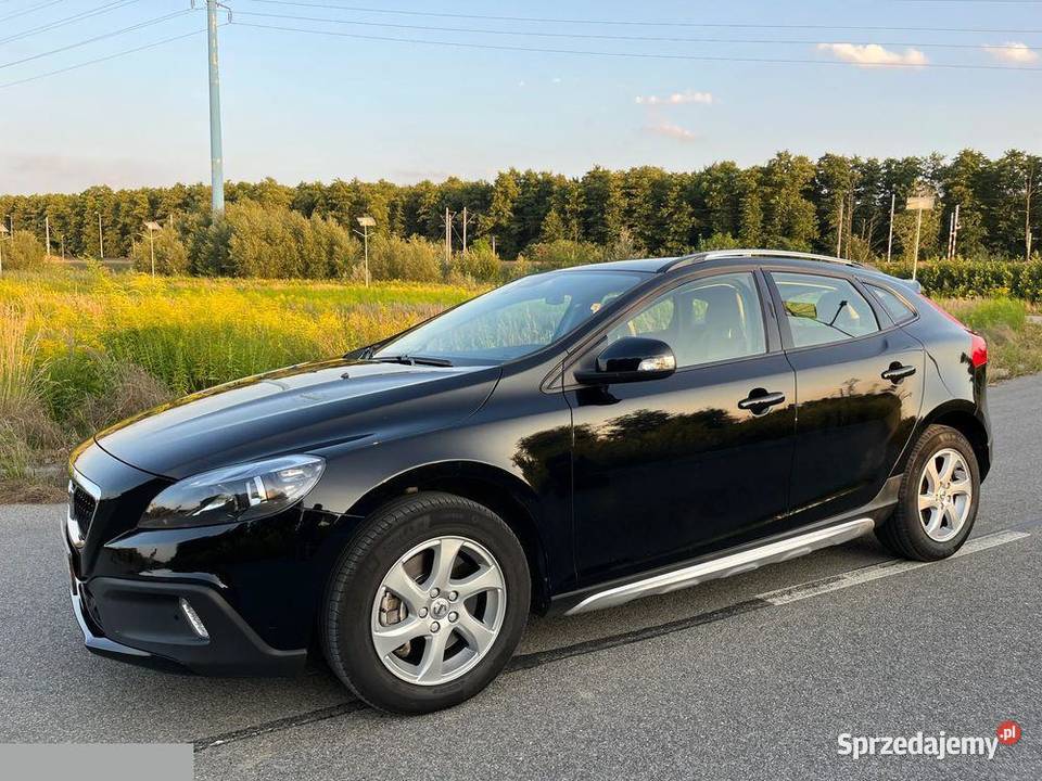 Volvo V40 Cross Country 20 benzyna 152 2017r Węgrzce Wielkie