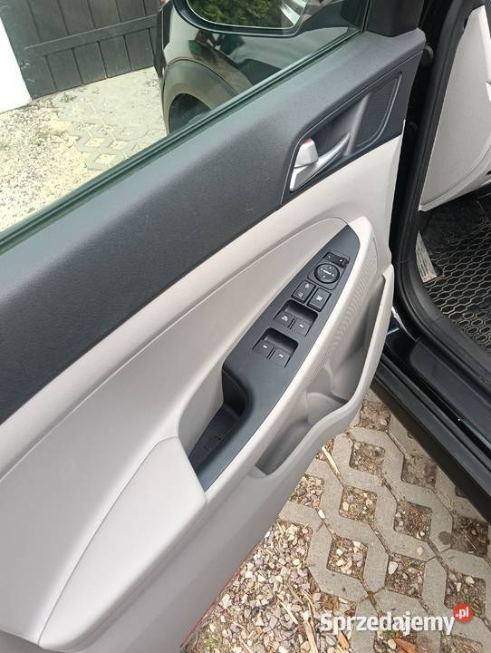 Hyundai Tucson czarna perła 20 benzyna automat Dawidy Bankowe sprzedam