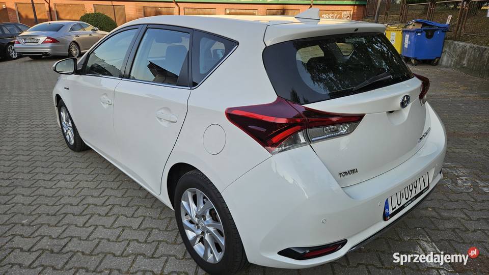 Toyota Auris II lift 2015r Hybryda Rok produkcji 2015 Lublin