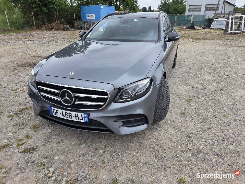 MERCEDES E400D Krasne