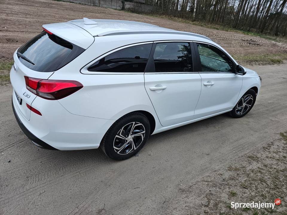 Hyundai i30 Kombi 15 DPI 110 Comfort 2021 39 000 centralny zamek Wolica