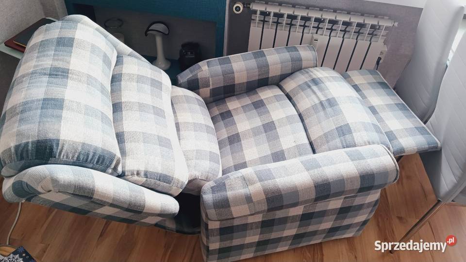 Fotel rozkładany tapicerowany w kratę Jelenia Góra