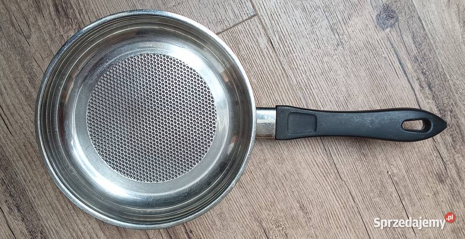 Patelnia marki TCM wykonanej ze stali Zbylitowska Góra