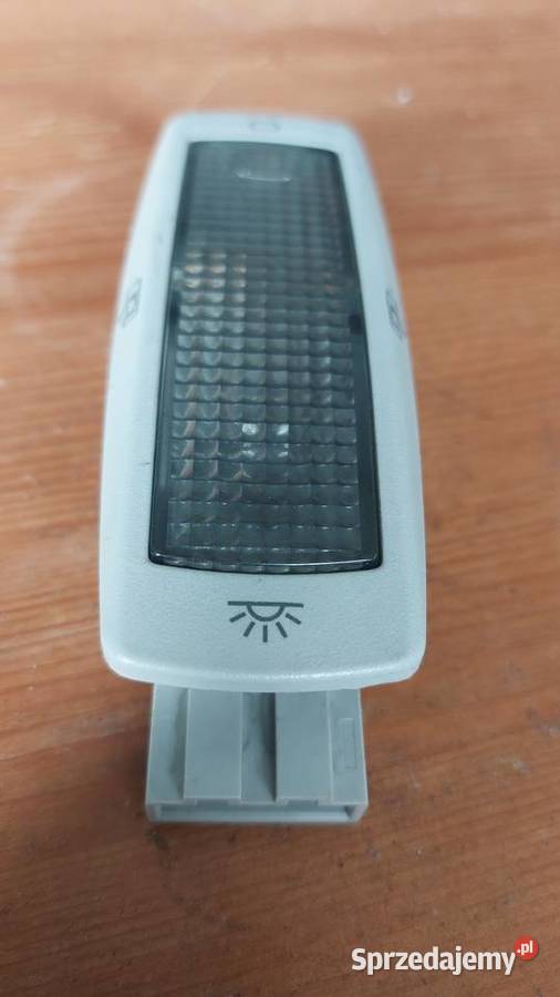lampka oświetlenia kabiny VW Passat B5 3B0947291