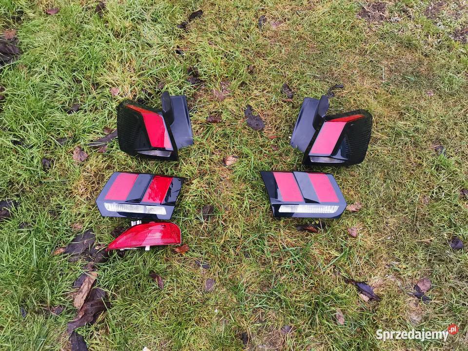 Lampy tylne Peugeot 3008 II 20162020 2 w klapkę sprzedam