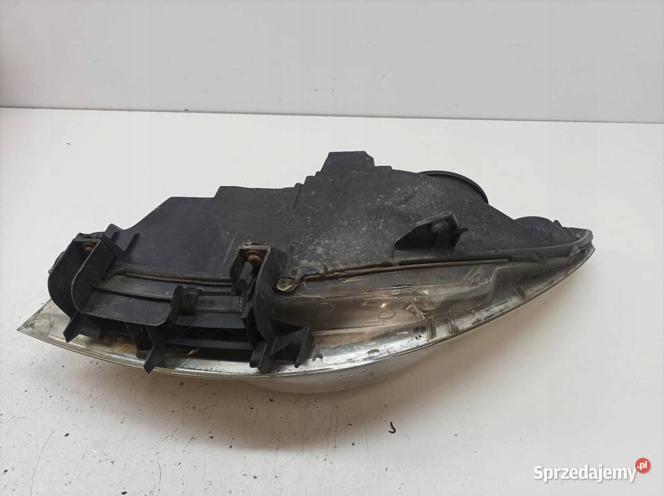 LAMPA PRZÓD PRAWA EUROPA LIFT FL 9655764280