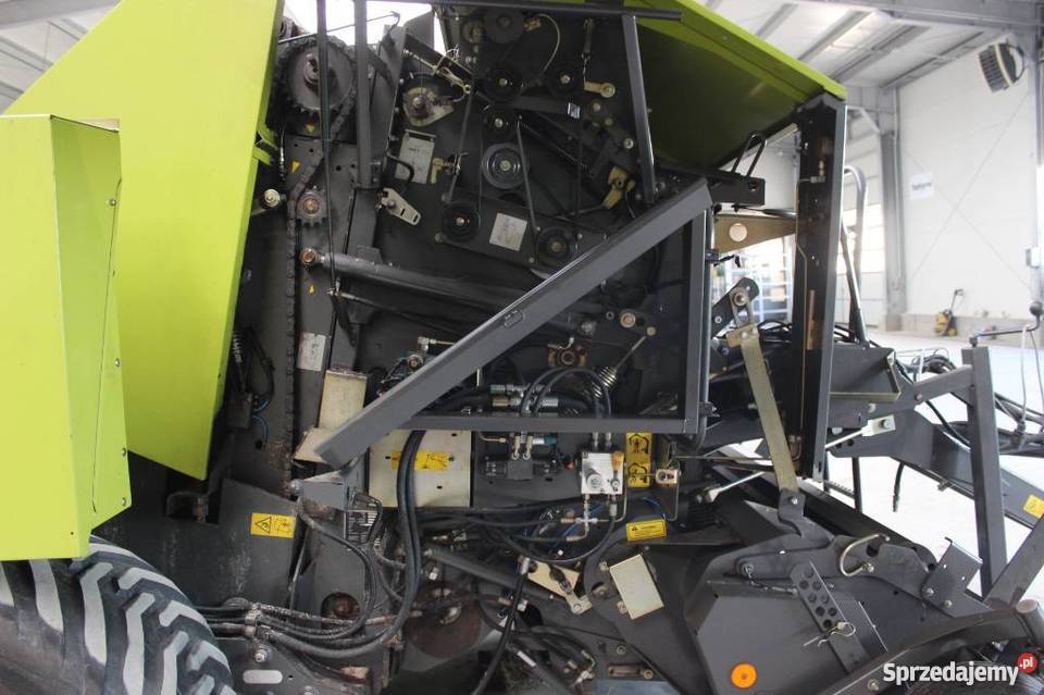 CLAAS Rollant 355 RC Uniwrap Sokoły