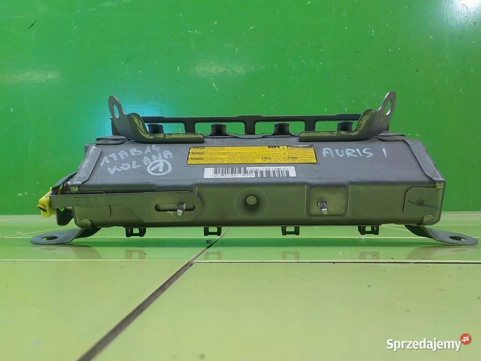 TOYOTA AURIS I LIFT 18 VVTI AUT 11r HB 5D AIRBAG