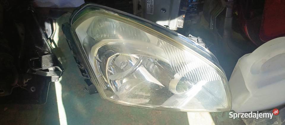 Uszkodzona lampa przednia nissan Qashqai j10 Jaksice sprzedam