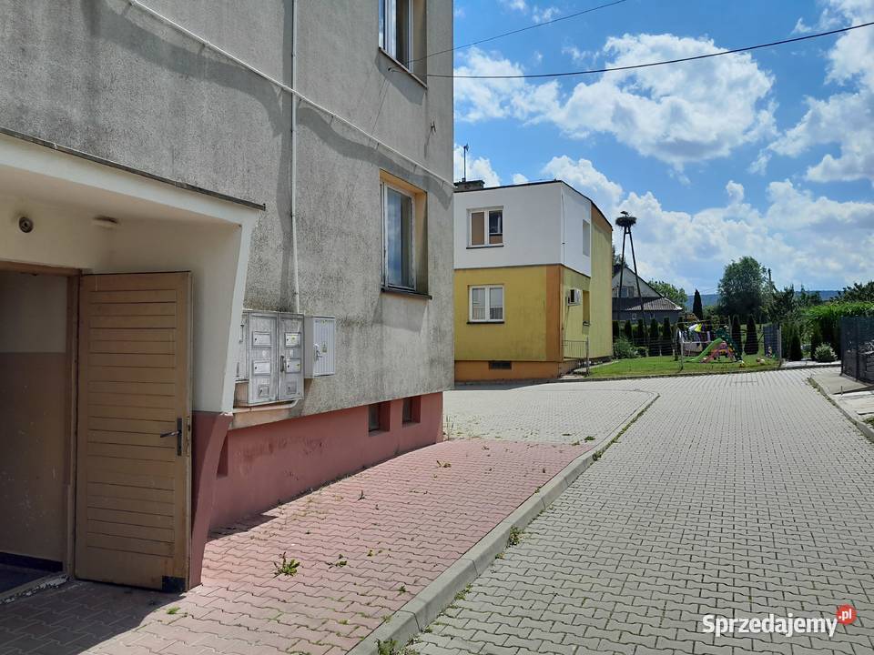 mieszkanie w bloku z garazem i dzialka 1095m2 Mieszkania świętokrzyskie Ostrowiec Świętokrzyski