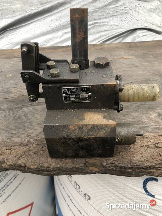 Rozdzielacze podnośnika ursus zetor Części i osprzęt rolniczy lubelskie Krasnystaw sprzedam