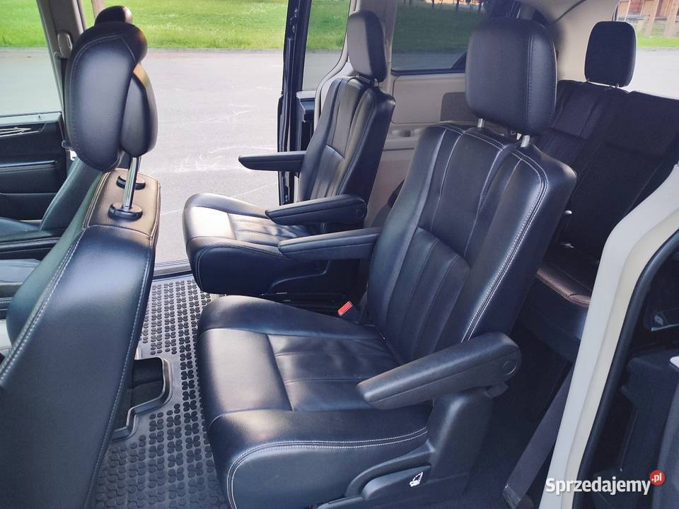 Ładny nie zgnity Chrysler Town Country 36v6 Van / Minibus Domaradz