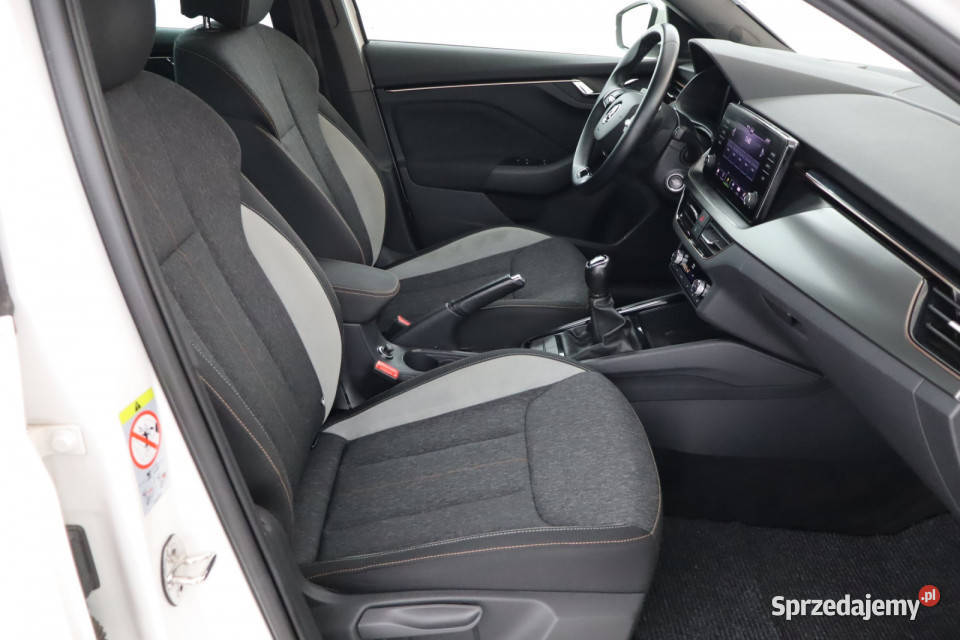 Skoda Kamiq 10 TSI asystent pasa ruchu
