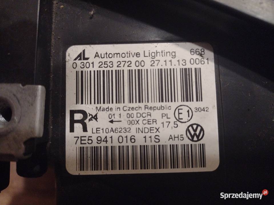 VW T5 prawa lampa xenon LED 7E5 941 016 11S Lampy przednie