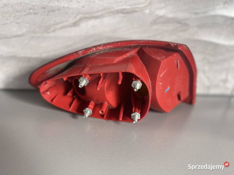 ALFA ROMEO 147 PRAWA LAMPA TYŁ Ostroróg