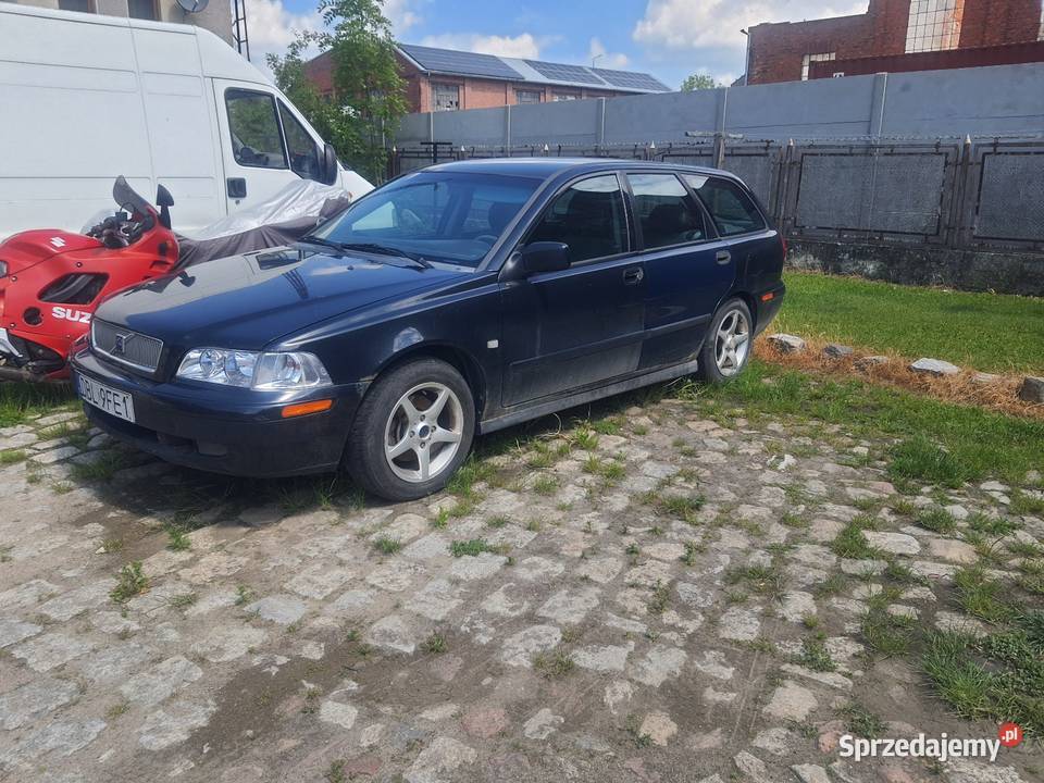 Sprzedam Volvo v40 2001 kupiony w Polsce Piotrowice sprzedam