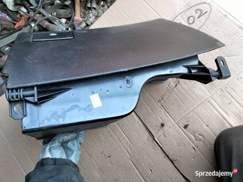 AUDI 80 B3 80B3 SCHOWEK PASAŻERA osobowe Kamień-Kolonia