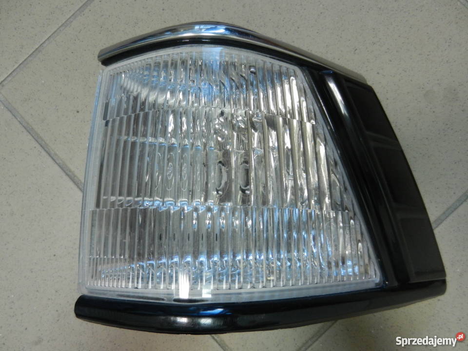 Nissan Bluebird lampa pozycyjna przednia