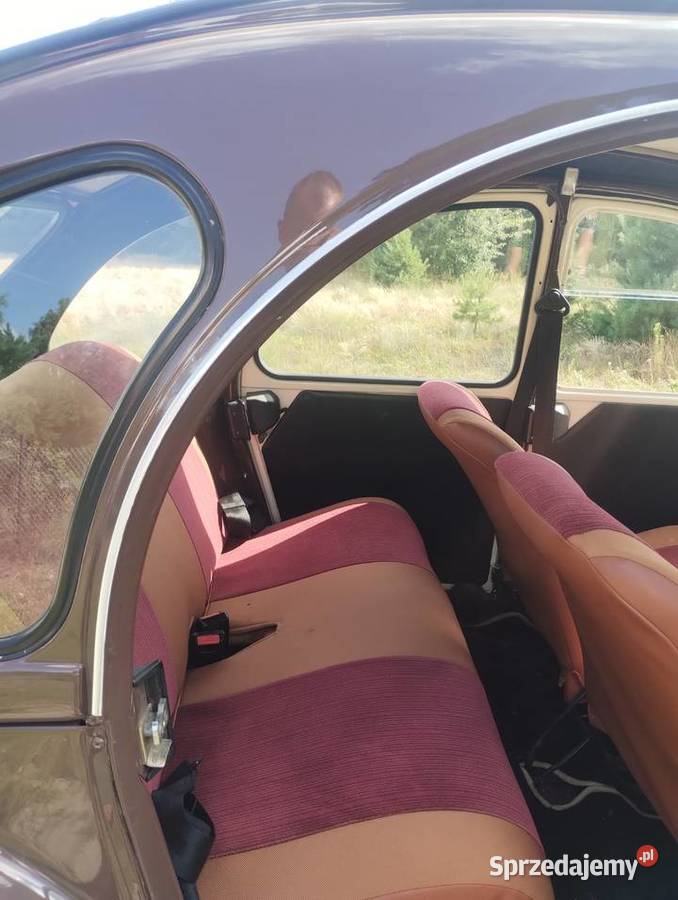 Zabytkowy Citroen 2CV z filmu kaczka Żółte Sieradz