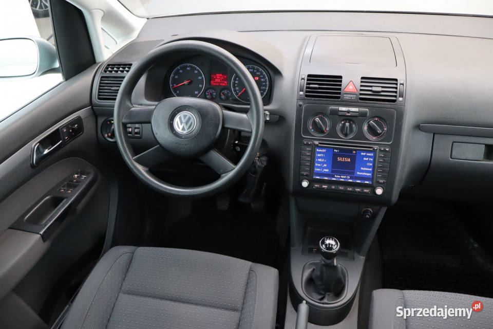 VW Touran 16 FSI 85KM