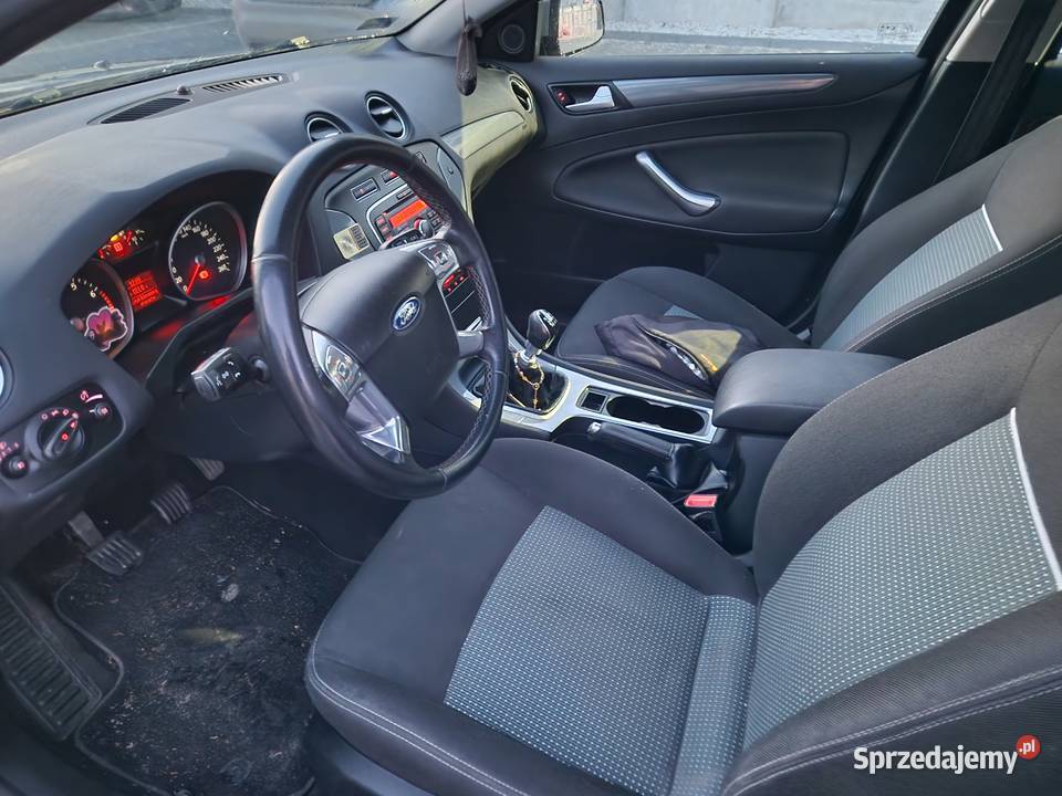 Ford mondeo kombi 2013 16 benzyna klimą itp Gniezno sprzedam