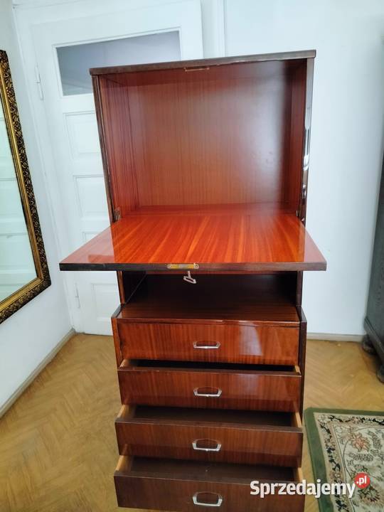 Szafka z barkiem wzór mahońpołysk z epoki PRL