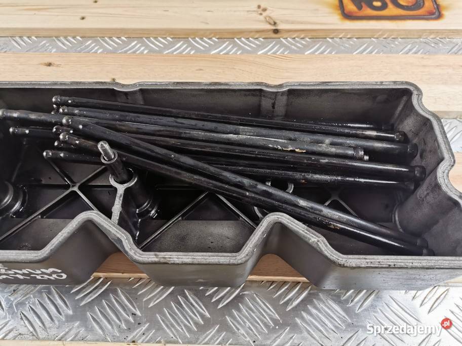 Pokrywa zaworowa Case MX 270 Magnum Wilkowo sprzedam