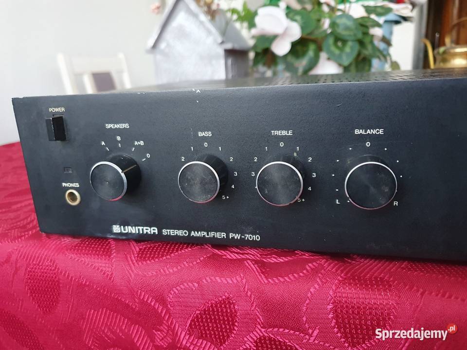 Stary zabytkowy wzmacniacz Unitra PW7010