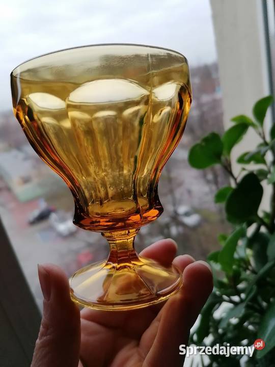 Kielich duży że szkła miodowego sprzedam