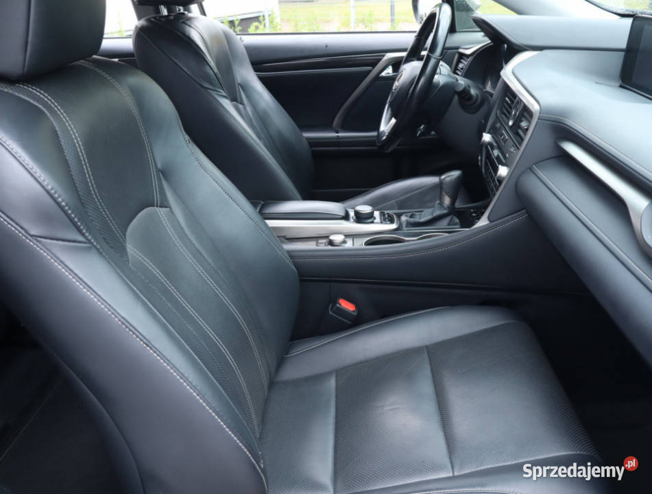 Lexus RX 200t asystent pasa ruchu