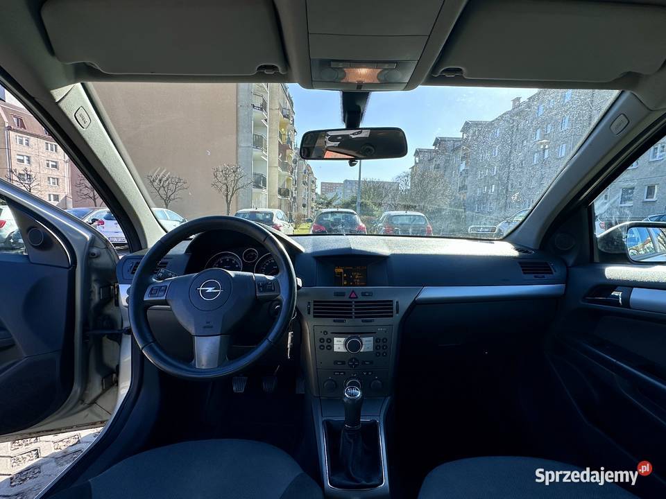 Opel Astra H 14 benzyna hatchback