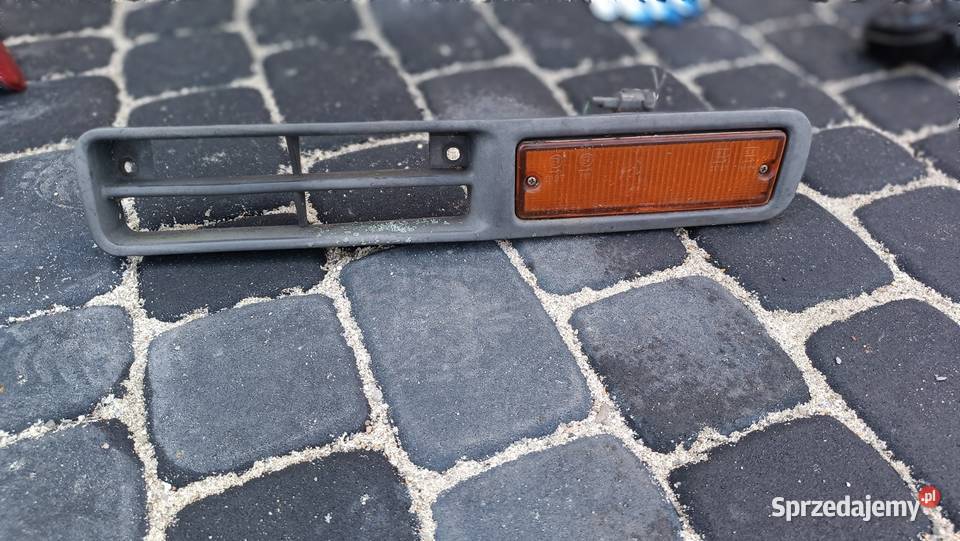 21223598 kierunkowskaz lewy przód kratka NISSAN Radłów sprzedam