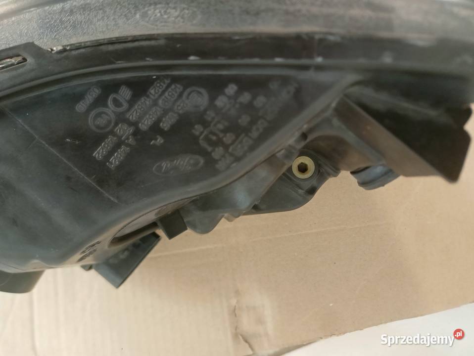 Lampa prawy przód Ford Focus MK3