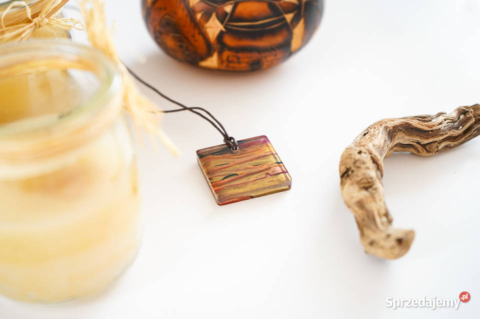 Artystyczny kwadratowy wisiorek z żywicy Warszawa