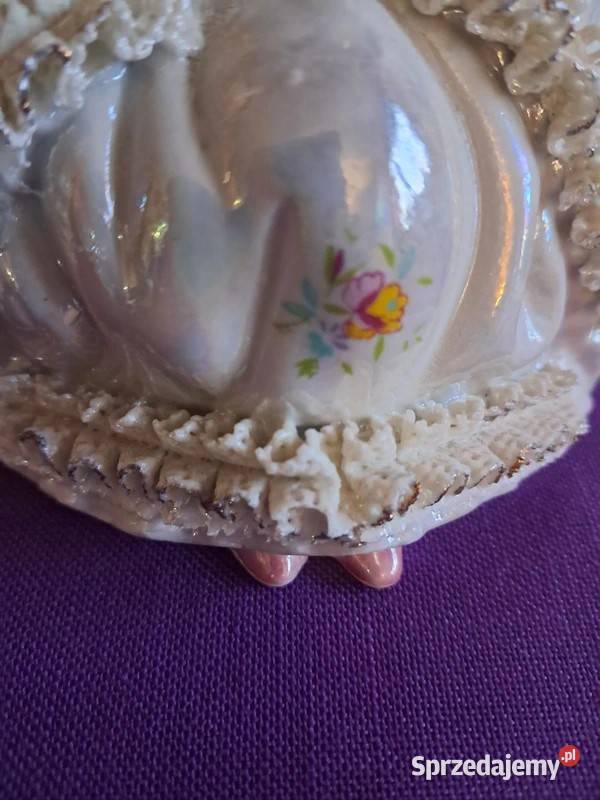 Figurka damy grającej na harfie Porcelana i szkło Skwierzyna sprzedam