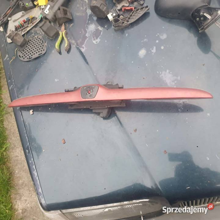 Listwa blenda tylnej klapy znaczek Peugeot 206 osobowe