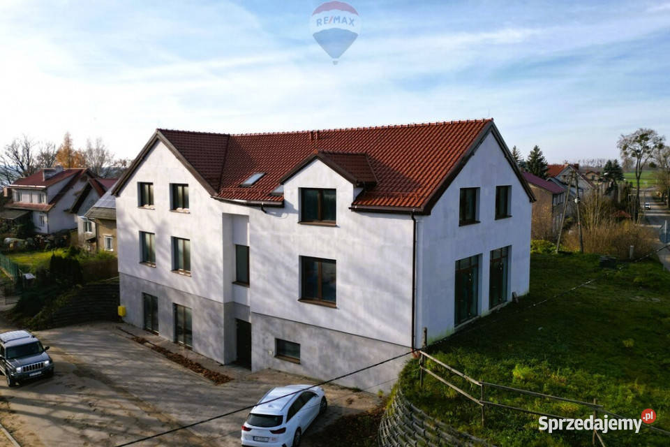 Budynek usługowy z pięcioma mieszkaniami Sprzedaż