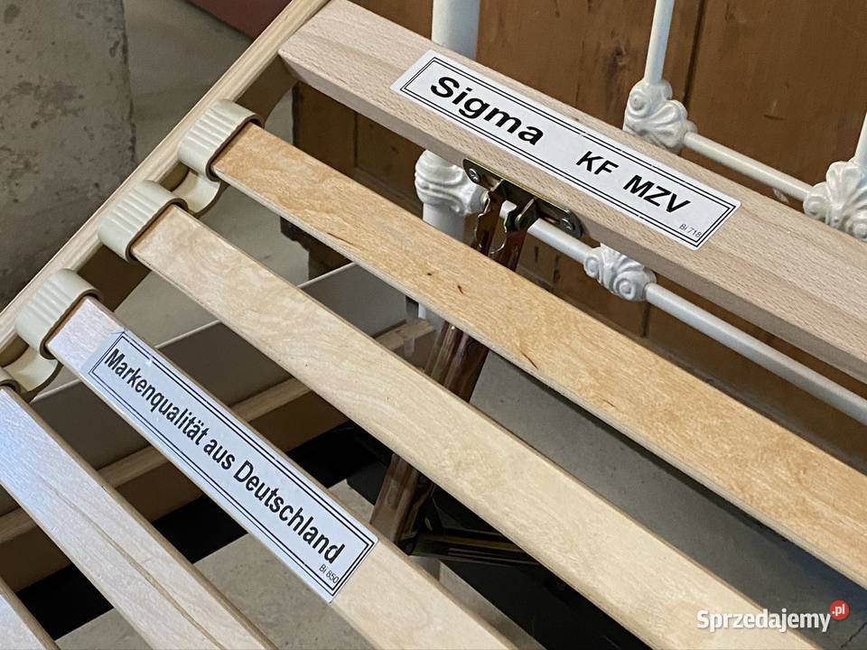 Białe łóżko metalowe 120x200 Budno